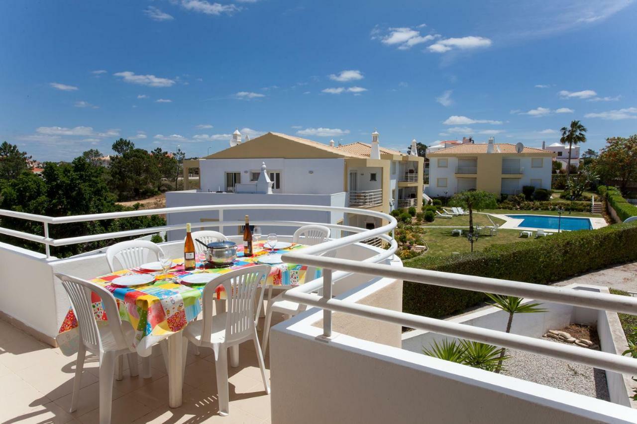 Os Apartamentos A Ramos Na Praia Da Gale Estao Inserido Em Condominio Com Piscina, Fica Apenas A 350 Metros Da Praia Da Gale - Apartamentos Com Ar Condicionado Tanto Nos Quartos Como Na Sala, Smart Tv Com Prime Video E Cozinha Completa Албуфейра Экстерьер фото